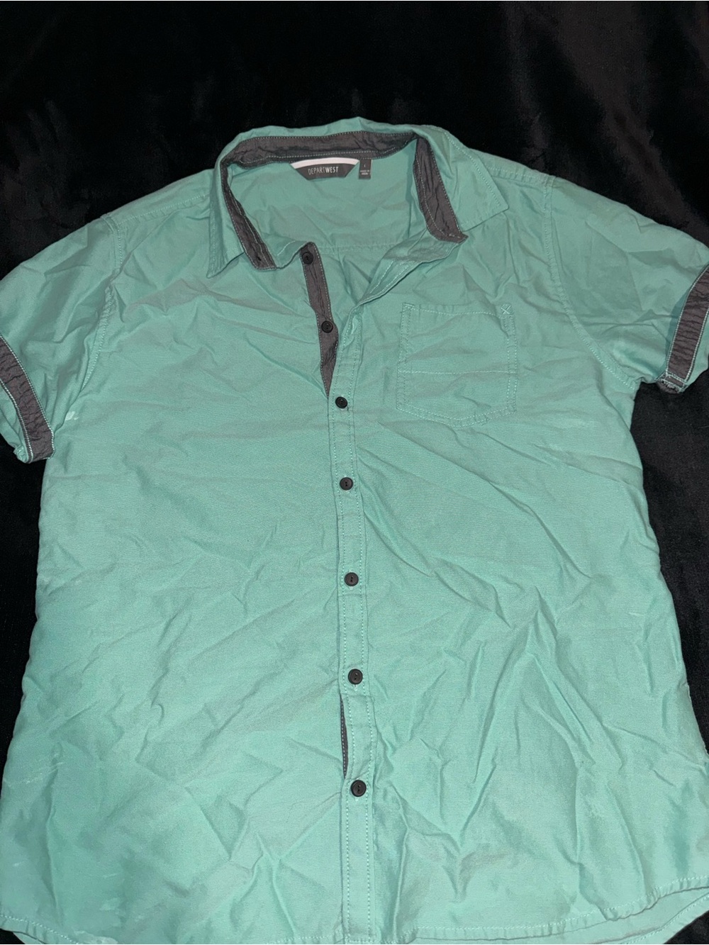 Casual Short-Sleeve Mint Green Button-Down Shirt with Contrast Trim